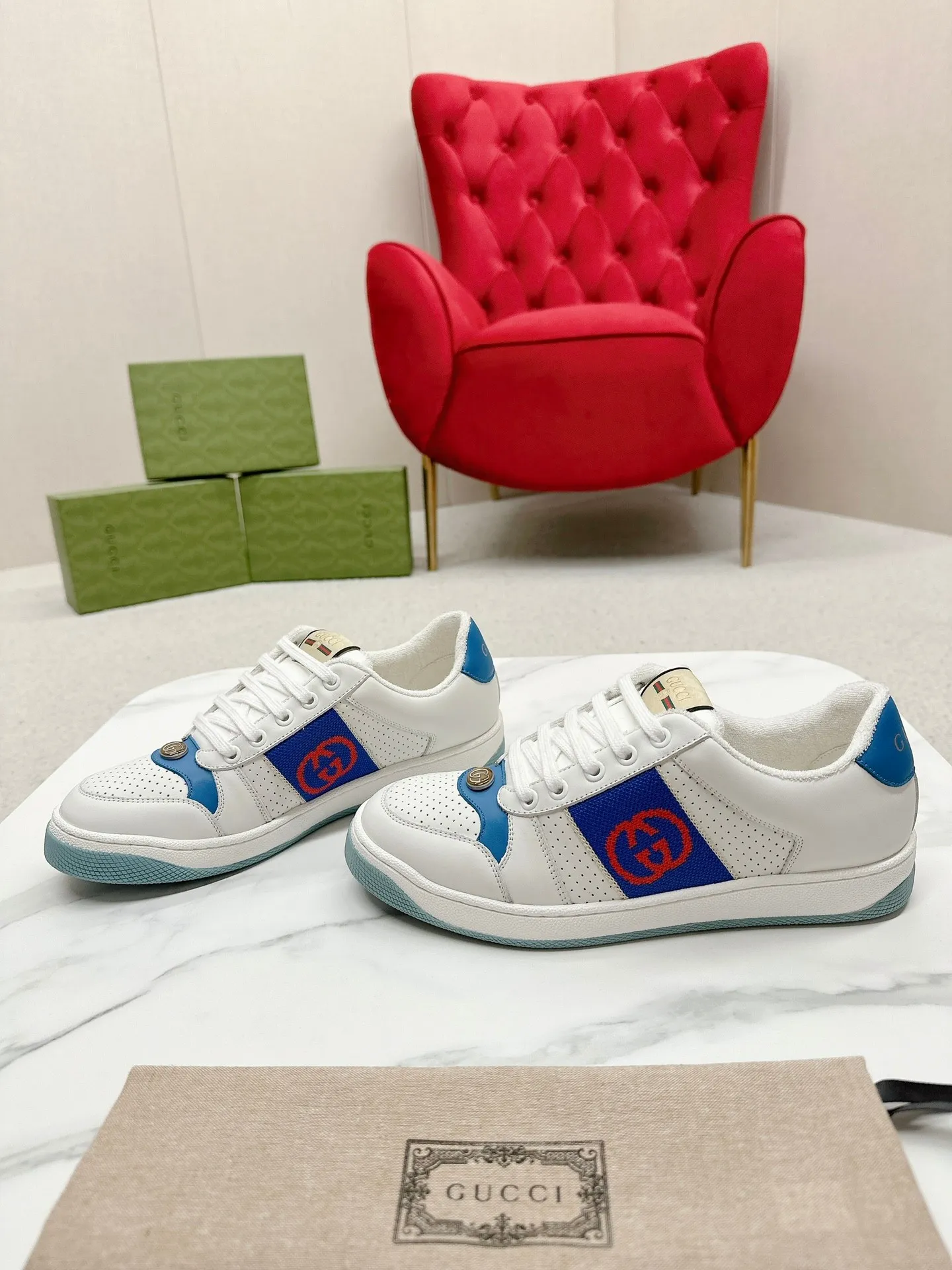 👟👟Ex-factory price 560👟👟 Men’s size +10 Gucci——purchased version GG series distressed dirty shoes-hot style is coming! 9 times out of 10 sales, you will definitely get the money. Ready stock! Spot goods! Spot goods! New colors added - the ultimate version on the market! Purchase the original version and develop it... fabric, material, outsole, and details can be compared at will! Open-mold Swarovski one-to-one replica rhinestone chain...Metal cherry pendant...Metal double G crystal cylindrical mark...Gucci original customized narrow webbing...Super flash series - flash diamond chain. The cherry decoration is detachable and can be changed into two to match with each other to show your personality. Exclusive color-brushed cowhide fabric. Hand-made distressed is very textured and has a sense of luxury! The details of the workmanship can be seen in the drawings, and no line is missed. The original terry cloth is delicate, soft and more comfortable and breathable. The privately stamped two-color original TPU outsole (lower layer is wider, upper layer is narrower). Matching packaging⭐️ Size: Female 35-40 Male 39-44 (Female 41 Male 45 customized)